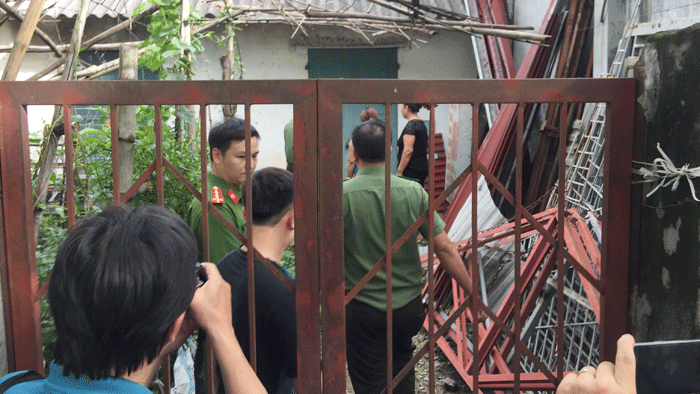 Nhà trọ của ông Đỗ Mạnh Tuấn hiện đang bị công an khám xét.