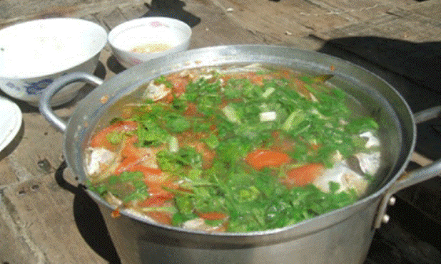 Người vợ nhẫn tâm bỏ thuốc diệt cỏ vào canh cho chồng ăn. Ảnh minh họa