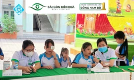 Bệnh viện Mắt Sài Gòn Biên Hòa tổ chức khám mắt miễn phí tại Trường tiểu học Nguyễn Thái Học