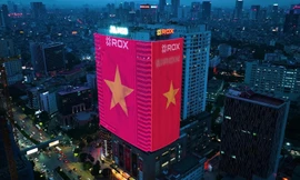 ROX Tower rực rỡ cờ hoa, lan tỏa tinh thần tự hào Việt Nam