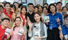 Các người đẹp tỏa sáng cùng Trung Nguyên Legend tại triển lãm A80