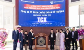 Niêm yết và chính thức giao dịch hơn 2,31 cổ phiếu chứng khoán TCBS (TCX) ngày 21/10