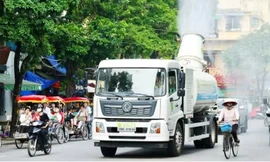 Nhà thầu loay hoay với ‘ô tô phun sương’ tại các gói vệ sinh môi trường ở Hà Nội