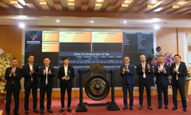 F88 ngày đầu lên sàn: Giá trần, dư bán hạn chế