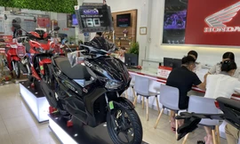 Xe máy điện lên ngôi, người tiêu dùng hưởng lợi kép