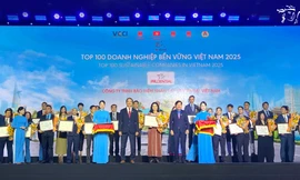 Prudential lần thứ 9 liên tiếp được vinh danh Top 100 Doanh nghiệp Phát triển bền vững tại Việt Nam
