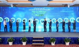 Vinfast và 12 ngân hàng, tổ chức tài chính chung tay hỗ trợ người dân Hà Nội chuyển sang xe điện