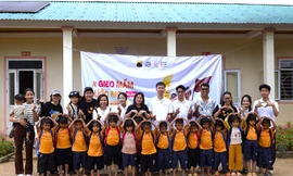 Sinh viên FPT mang yêu thương đến học sinh vùng cao sau bão lũ