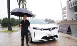 Khách Hà Nội đội mưa lái thử VF 9: SUV điện VinFast chứng minh đẳng cấp từ trải nghiệm đến chi phí
