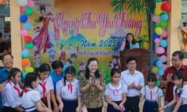 Gần 1.000 trẻ em tham gia chương trình 'Trung thu yêu thương'