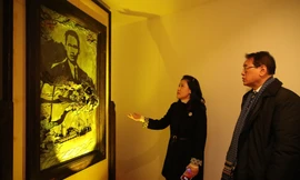 Hình ảnh Bác Hồ tỏa sáng trong nghệ thuật điêu khắc ánh sáng tại Seoul