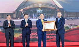 Tập đoàn Vingroup nhận Huân chương Lao động hạng Nhất