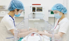 Gần 40 ngày nỗ lực hồi sinh sự sống bé trai sinh non chỉ nặng hơn 1kg tại Vinmec Phú Quốc