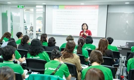 Tư vấn viên bảo hiểm Manulife được đào tạo kiến thức sức khỏe cộng đồng