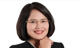 Phó Tổng Giám đốc BIDV Nguyễn Thị Quỳnh Giao nhận giải thưởng 'Nữ đoàn viên công đoàn năng động, sáng tạo, trách nhiệm'