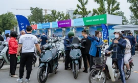 Thu xăng - đổi điện tại chỗ: Mô hình tiện lợi khiến người Hà Nội quyết đổi xe trong vài phút