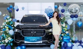 Chi Pu rạng rỡ trong lễ bàn giao Geely Monjaro, SUV bán chạy nhất Trung Quốc 