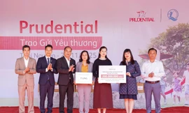 Prudential hỗ trợ những gia đình khó khăn, chịu ảnh hưởng bởi bão lũ tại các tỉnh thành miền Trung và miền Bắc