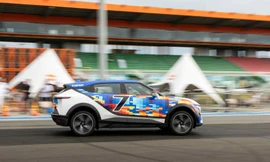 Khách hàng Việt mê mệt VinFast VF 7: 'Đó là chiếc xe mơ ước của tôi'