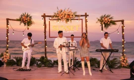 Chuỗi đêm nhạc trên biển lần đầu tiên xuất hiện tại bãi dài với Cara Sunset Show