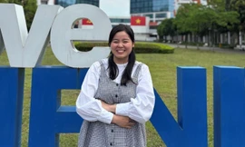 Từ chiếc motor cũ đến bài báo quốc tế của cô sinh viên Phenikaa