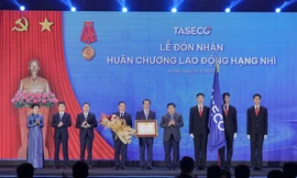 Taseco Group đón nhận Huân chương Lao động hạng Nhì nhân dịp kỷ niệm 20 năm thành lập