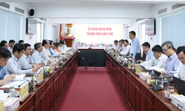 Thống nhất di dời đường dây truyền tải điện giao chéo với đường cao tốc 