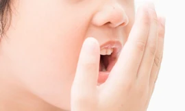 Trẻ bị hôi miệng dù đã đánh răng – Nguyên nhân và cách xử lý hiệu quả từ chuyên gia