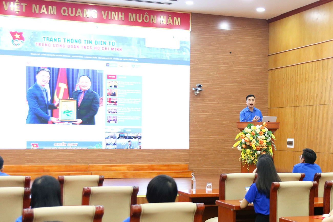 Hội nghị tập huấn chuyên đề về công tác chuyển đổi số, Đoàn Thanh niên Mặt trận Tổ quốc Việt Nam và các đoàn thể T.Ư. z6794525493517-d04ac5a5a80ae22ac243aeebd39fa113.jpg