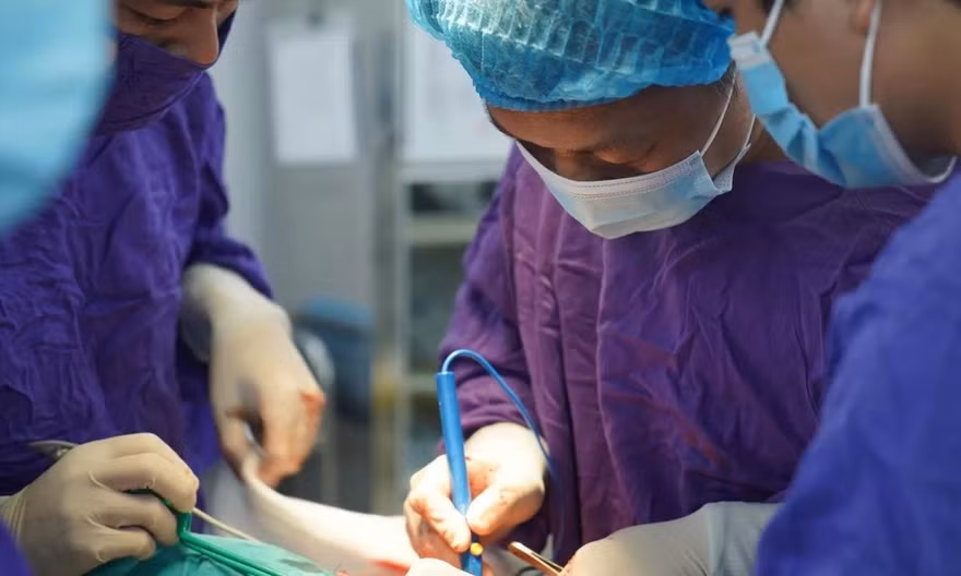 Cuộc chạy đua khẩn cấp cứu bệnh nhân ho ra hơn 2 lít máu trong ít phút