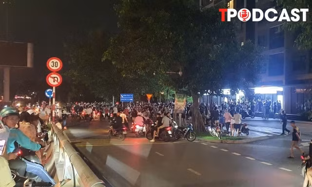 NÓNG 30/7: Hàng xóm kể phút phát hiện nam thanh niên tử vong trong căn hộ chung cư ở Hà Nội