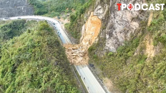 NÓNG 15/12: Vì sao hàng nghìn mét khối đất đổ xuống đường giữa thời tiết đẹp ở Quốc lộ 6?