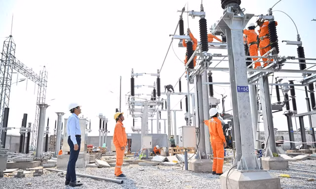 Đảm bảo điện khu vực phía Nam trong bối cảnh nắng nóng, kinh tế tăng trưởng mạnh