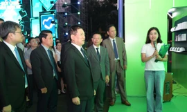 Sinh viên mang tinh thần 'tự hào Việt Nam' đến Ngày Thẻ Việt Nam 2025