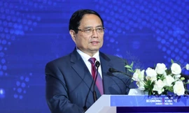 Thủ tướng: 'Đi lên từ bàn tay, khối óc, mảnh đất, khung trời, cửa biển của mình'