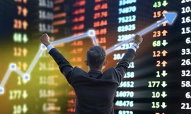 Chứng khoán sôi sục, VN-Index liên tiếp phá đỉnh