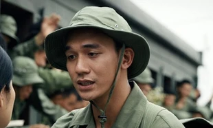 Một cảnh trong phim Mưa đỏ .
