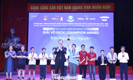 Vinh danh 9 nhà Vô địch Quốc gia Đấu trường Toán học châu Á bằng tiếng Anh 