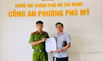 Bất ngờ nhận 100 triệu đồng từ tài khoản lạ, người đàn ông ở TPHCM đến công an cầu cứu 