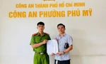 Bất ngờ nhận 100 triệu đồng từ tài khoản lạ, người đàn ông ở TPHCM đến công an cầu cứu 