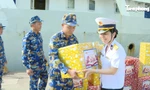 Hải đoàn 129 Hải quân mang quà Tết và bổ sung hàng hóa cho các làng chài ở Trường Sa