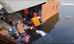 Sập nhà ven sông ở TPHCM