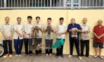 Mang súng điện, hơi cay đi 'săn' mèo, nhóm thanh niên sa lưới