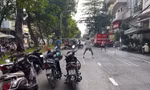 Xử phạt nhóm người giăng lưới đánh cầu lông giữa đường 