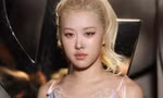 Rosé (BlackPink) bị chê mặc đồ ngủ đến show thời trang