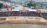 Hơn 5.000 người diễu hành, mô phỏng cuộc hội quân của Trần Hưng Đạo trên sông Lục Đầu