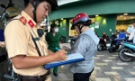 Chạy xe lên vỉa hè, nhiều người nhận mức phạt đến 6 triệu đồng