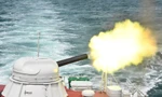 Chiến hạm hải quân tiêu diệt mục tiêu máy bay giả định trên không