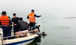 Vụ lật tàu ở hồ Thác Bà: 'Người nhái' Hải quân tìm thấy một nạn nhân