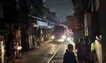 Ngọn lửa trùm kho phế liệu trong khu dân cư, người dân hoảng loạn tháo chạy
